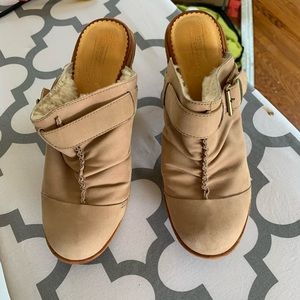 Timberland Light pink heeled clogs with warm layering inside